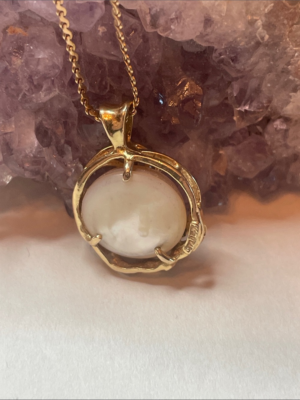 Vintage 14K Yellow Gold Mabe Pearl & Three Diamond Pendent 18" Gold Chain - Picture 2 of 8
